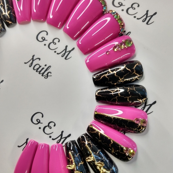 Press on nails (medium coffin ) - Picture 3 of 3